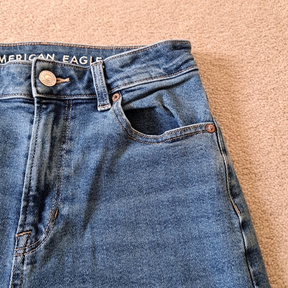 American Eagle Mom Jeans Size 2 Long Blue Denim Stretch Mid Wash Casual - Picture 4 of 12